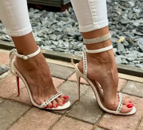 Franse witte riem met klinknag - Women'S Shoes Red Bottoms recensie en prijs